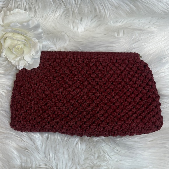 GUC Vintage Elegant Burgundy Crochet Clutch
